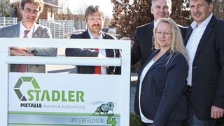 Die Ceratizit -Vorstände Thierry Wolter, Andreas Lackner und Andreas Schwenninger mit Stadler-Inhaberin und Geschäftsführerin Gabriele Stadler und Betriebsleiter Hubert Stadler nach der Vertragsunterschrift. (von links) (Ceratizit)