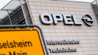 Versprechen nicht gehalten! Opel schließt in Rüsselsheim auch seinen Werkzeugbau. Die IG Metall spricht von Vertragsbruch. (Bild: dpa)