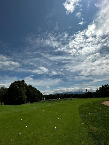 Wenn so viele Bälle rumliegen, dann können die Schnupperer nicht weit weg sein. (Bild: Vogel IT-Medien GmbH)