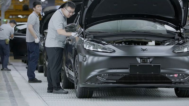 Baidu und Huawei wollen den Kartendienst des Suchmaschinenanbieters in smarte Cockpits für Autos bringen. Im Bild: Die Produktion des Arcfox Alpha S HI. Huawei hat die technische Entwicklung unterstützt.(Bild:  Huawei)