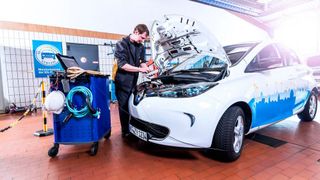 Damit freie Werkstätten zukünftig die notwendigen Fahrzeug- und Herstellerdaten erhalten, um Reparaturen oder Wartung an Autos durchführen zu können, müssen sie sich durch Sermi zertifizieren.  (Bild: ProMotor)