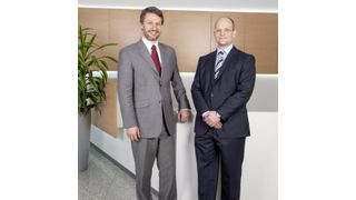 Die Geschäftsführer von E-T-A Elektrotechnische Apparate: (im Bild von links nach rechts) Dr. Clifford Sell und Philip Poensgen (Foto: E T A)