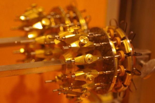 Machine multibroches à percer les pierres d’horlogerie remontant à la fin du 19e siècle. (Image: MSM / JR Gonthier)