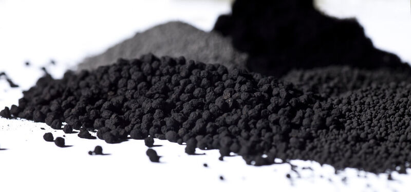Die Herstellung von Carbon-Black erfolgt in der Regel mit hohem Energie- und Prozessmaterialaufwand. Für nachhaltigere Batterien soll dieser Stoff nun mit Acetylenruß ersetzt werden. (Orion Engineered Carbons)