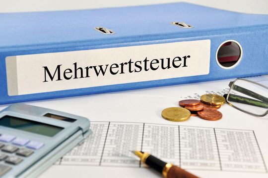 Ab dem 1. Juli 2020 gelten die neuen abgesenkten Umsatzsteuersätze.(Bild:  © Marco2811 - stock.adobe.com)