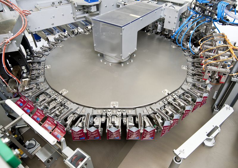 Die 10 Stationen des Rundtakttisches bieten maximale Flexibilität für den Einsatz produktspezifischer Dosier- oder Zusatzeinrichtungen.  (Bild: Siemens)