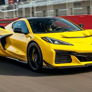 Auch als ZR-1 ist die Corvette der Kumpeltyp unter den Kraftmeiern und wirkt nicht so exaltiert, technokratisch und bisweilen sogar verkünstelt wie die europäische Elite.(Bild:  Chevrolet)