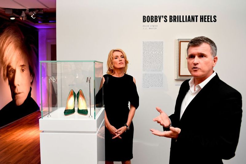 Maria Furtwängler lauscht Patrick Moore, dem Leiter des Andy-Warhol-Museums in Pittsburgh. (Cadillac Europe)