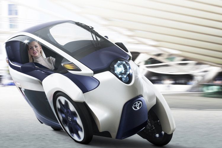 Ein ebenso ungewöhnliches Gefährt hat Toyota im Gepäck. Das Konzeptfahrzeug i-Road erinnert zwar ein wenig an BMWs einstiges Kabinenmotorrad C1, hat aber zwei Sitze und drei Räder. (Foto: sp-x)