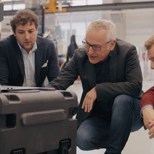 Die Kooperation zwischen dem schwedischen Mobilfunknetz-Ausrüster Ericsson und dem Automatisierungsspezialisten Grenzebach hat bereits zu einem konkreten 5G-Projekt in Sachen autonome Logistik geführt. Und zwar bei einem leider nicht näher genannten OEM.(Bild:  Grenzebach)