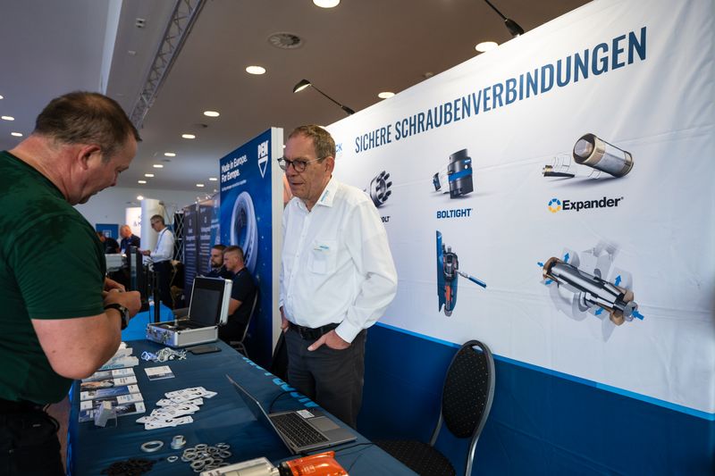 Der direkte Austausch zwischen Aussteller und Besucher ist das, was die Schraubtec ausmacht. (Bild: PHOTOVISION-DH GmbH)