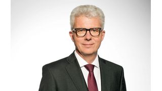 Michael Hankel, Vorstandsmitglied von ZF, erklärt: „Die Nachfrage nach unseren elektrischen Maschinen und rein elektrischen Antrieben entwickelt sich mit großer Dynamik.“  (ZF/Andreas Pohlmann)