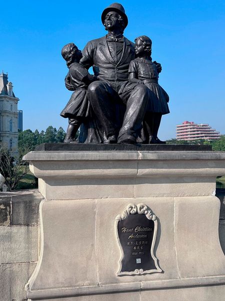 Abbildung 52: .... mit anderem Hintergrund und mit anderen Figuren bestückt, hier: Hans Christian Andersen ...  (Bild: uo / Vogel IT-Medien GmbH)