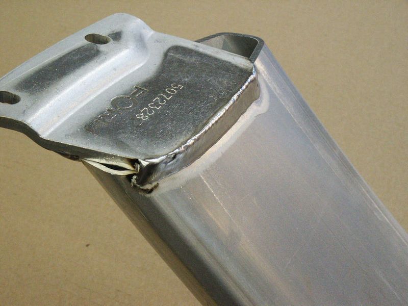 2 Hohe Qualität:  Verbindungsfestigkeit und Naht-Optik stehen beim Schweißen des Aluminium-Überrollbügels eines Sportwagens im Fokus bei ELB-Form. (Archiv: Vogel Business Media)