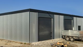 leichtbauhalle-von-hacobau-gmbh-gu--nstig-kaufen (https://www.hacobau.de/news/2024/1455-schnellbauhallen-und-lagerhallen-als-fertighalle-von-hacobau-guenstig-kaufen-zum-fetspreis.htm)