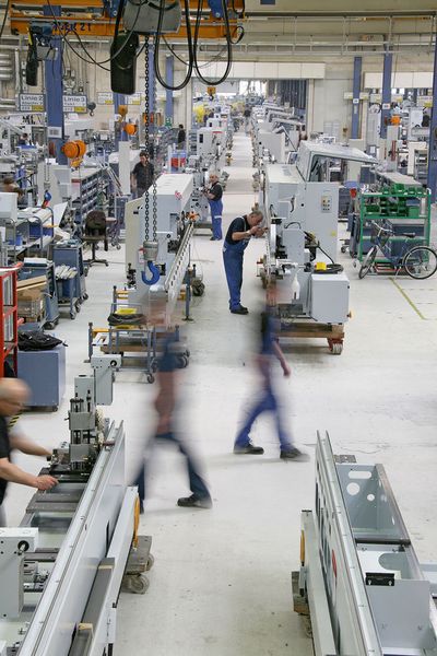 Die HOMAG Group ist als Global Player mit rund 5.900 Mitarbeitern in über 100 Ländern präsent.  (Homag Group)