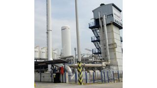 In Anlagen wie dieser von Messer in Ungarn wird Wasserstoff hergestellt. Das Gas kommt beispielsweise beim Glühen von hochlegierten Stählen und Sinterteilen sowie bei Hydrierprozessen in der chemischen- und der Lebensmittelindustrie zum Einsatz.  (Messer)