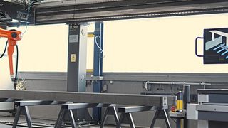 Mit der neuen Roboteranlage werden unterschiedliche Bauteile für den Stahl- und Metallbau geschweißt. (Bild: Cloos)