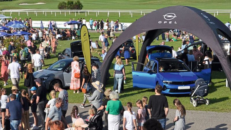 An den Inseln der fünf von Häusler vertretenen Fabrikate war auf dem Rennbahn-Gelände in München-Riem immer was los.(Bild:  Rehberg – VCG)