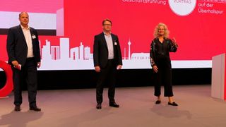 Die Geschäftsführer der GTÜ (v. l.): Dr. Frederik Schmidt, Thomas Emmert und Gabriele Schmidt-Rauße. (Bild: Wenz | VCG)