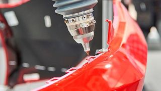 Das Anwendungsspektrum von Lasern wird in der Industrie stetig breiter. Sie schneiden, lochen, schweißen, löten, strukturieren, härten oder beschriften und kodieren. (Messe München)