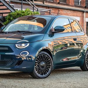 Platz eins bei den Minis im Juli 2026: Fiat 500 mit 1.709 Neuzulassungen.(Bild:  FCA)