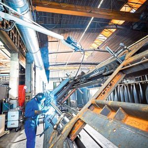 Bei einem Hersteller von Systemen für Transport- und Recyclingfahrzeuge reduzierten sich durch den ganzheitlichen Ansatz von EWM der Gasverbrauch um ein Drittel und die Arbeitszeit um 15 %. 