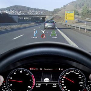 Der aktuelle Entwicklungsstand: Ein Head-up-Display unterstützt das Kombiinstrument: Dder Fahrer muss seinen Blick nicht mehr von der Straße wenden, um die wichtigsten Fahr-Informationen aufzunehmen.(Continentel)
