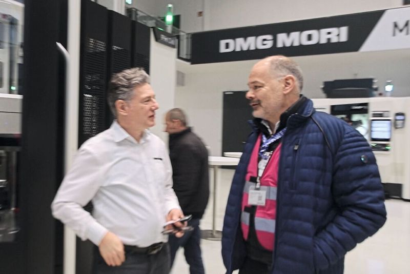 Bei DMG Mori in Seebach bekamen die Teilnehmer sehr detaillierte Einblicke in die Entstehung der dort gefertigten Bearbeitungszentren. (Bild: Maschinenmarkt)