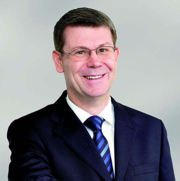 „Um die Liquidität unserer Kunden zu erhöhen, bieten wir die schnelle Mehrwertsteuer-Rückerstattung aus dem Ausland an“, sagt Alexander Trautmann, Geschäftsführer DKV Euro Service. Bild: DKV (Archiv: Vogel Business Media)