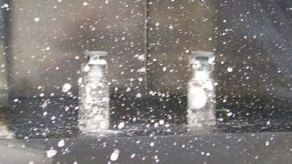 Beispiel eines Ansatzes, der bei Anlegen des Vakuums nicht komplett durchgefroren war. ( Genevac)