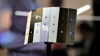 Ein am Laser Zentrum Hannover e. V. (LZH) entwickeltes Laserbohrverfahren macht es möglich, dass unterschiedliche Laminate präzise und produktiv gebohrt werden können – sogar, wenn man sie übereinander stapelt, heißt es. Hier ein Anschauungsobjekt davon. (CFK Valley e. V.)