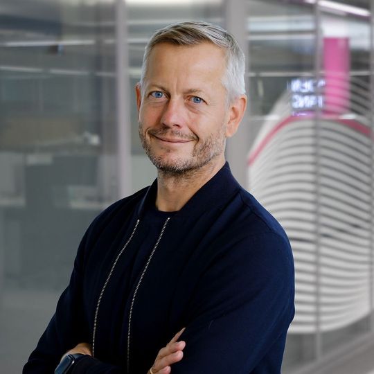 Christian Loefert tritt am 1. September als neuer Marketing-Chef der Telekom-Großkundensparte T-Systems an.(Bild:  Dirk Grandrath/Deutsche Telekom AG)