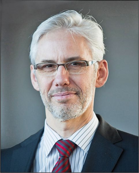 „Die Vernetzung zwischen Ideen aus Forschung und Luftfahrt und der Produktionstechnik zeigt, wo Herausforderungen liegen und an welchen Themen gearbeitet werden muss“, sagt Prof. Berend Denkena, Leiter des IFW, und Vorstandsmitglied des Machining Innovation Network. (Bild: VDW)