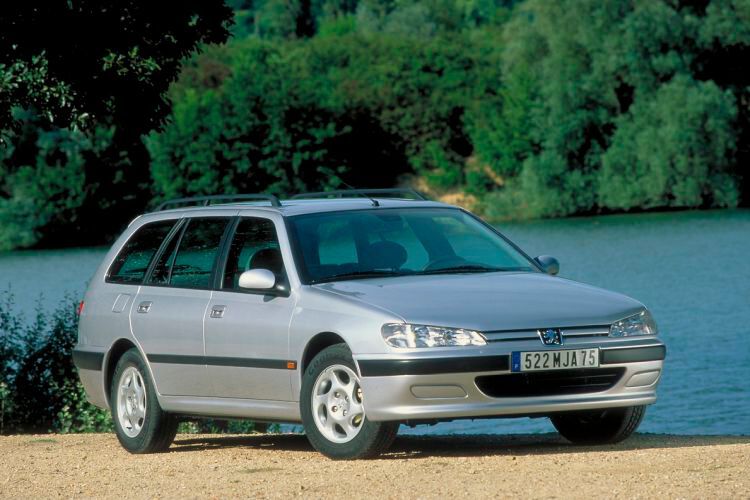 Auch wenn die ersten Modelle frühestens in fünf Jahren die 30-Jahre-Schallmauer überschreiten werden: So ein Peugeot 406 ist als Kombi ein praktisches Fahrzeug, das hart im Nehmen ist. Er bietet viel Platz für wenig Geld. (Bild: PSA)