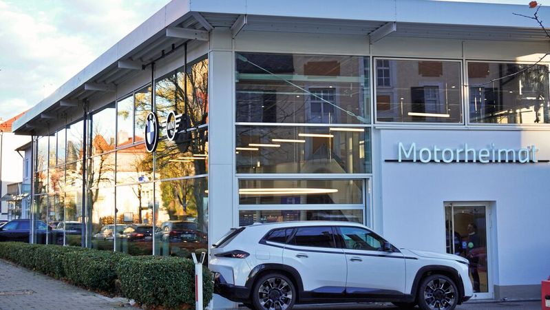 Familienunternehmen mit Zukunft: Der Motorheimat-Standort in Oberbayern steht exemplarisch für einen Weg, den immer mehr inhabergeführte Autohäuser gehen.(Bild:  Motorheimat)