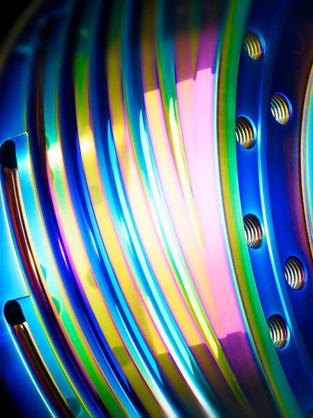 Balinit-Croma-Plus-Beschichtungen von Oerlikon Balzers fallen besonders durch ihre charakteristische Regenbogenfarbe auf. Dieser Effekt ergibt sich durch die quasi-amorphe, dotierte Deckschicht, wie der Hersteller erklärt. (Oerlikon Balzers)