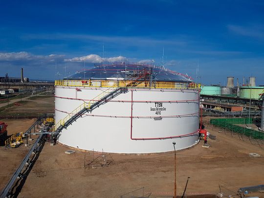 Riesenvolumen! Dieser moderne Großtank ist der größte in Rumänien stehende seiner Art, entwickelt und gebaut von Poerner Romania für OMV Petrom in Ploesti. Er fasst 10.000 Kubikmeter. Sein Bau forderte die Experten durchaus heraus ...(Bild:  Pörner-Gruppe)