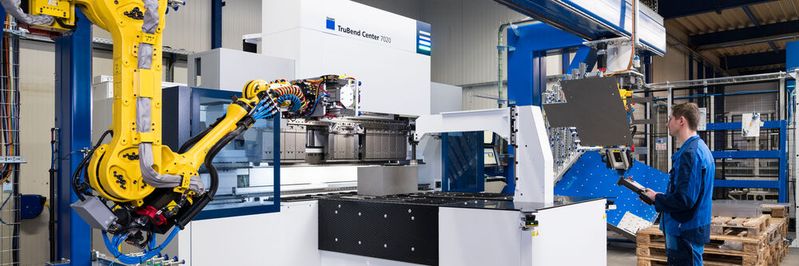 Die neue Schwenkbiegemaschine Trubend Center 7020 hat die Produktion des Feldofens erst möglich gemacht. Nur mit dieser Anlage konnte das Team bei Kuipers den relativ großen Brennraum von 333 Millimetern automatisiert biegen. Die neue Schwenkbiegemaschine Trubend Center 7020 hat die Produktion des Feldofens erst möglich gemacht. Nur mit dieser Anlage konnte das Team bei Kuipers den relativ großen Brennraum von 333 Millimetern automatisiert biegen.