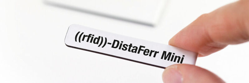 Das Label RFID-Distaferr Mini ist das kleinste Produkt aus der Distaferr-Produktfamilie und durch die Verwendung von speziellen Materialien beständig gegen aggressive Substanzen, die in der Industrie eingesetzt werden.