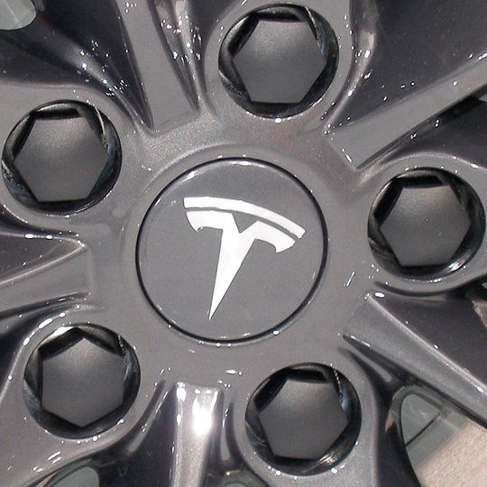 Weil sich bei Tesla nichts mehr dreht, müssen die Mitarbeiter in den unbezahlten Zwangsurlaub.(Bild:  Grimm / »kfz-betrieb«)