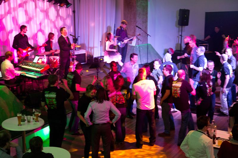 Im Oktogon wurde ausgelassen gefeiert. (Acer)