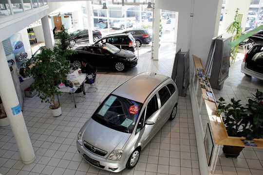 Hell und freundlich: Wohlfühlatmosphäre in den Ausstellungsräumen der Auto-Staiger-Gruppe am Stammsitz in der Nordbahnhofstraße in Stuttgart. (Archiv: Vogel Business Media)