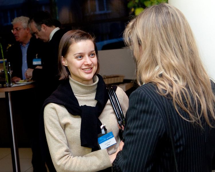 Die Firma Plexus war auch da: Lisa Christie und Christin Taege (Archiv: Vogel Business Media)
