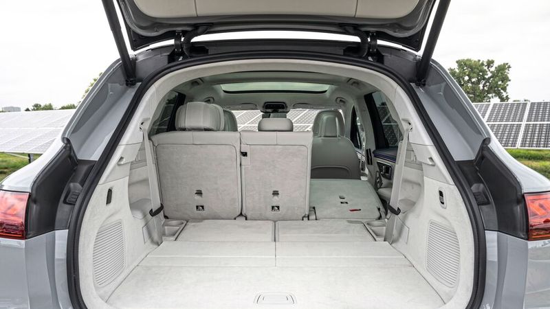 Das EQS SUV von Mercedes ist edel – aber auch extrem teuer. (Bild: ©Mercedes-Benz AG)