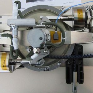 Der duale Riemenscheiben-Mechanismus des Laufbandes, in dem Tubus-Strukturdämpfer von ACE für Schutz sorgen.