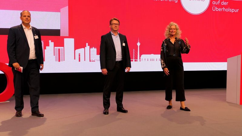 Die Geschäftsführer der GTÜ: (v. l.) Dr. Frederik Schmidt, Thomas Emmert und Gabriele Schmidt-Rauße.(Bild:  Wenz | VCG)