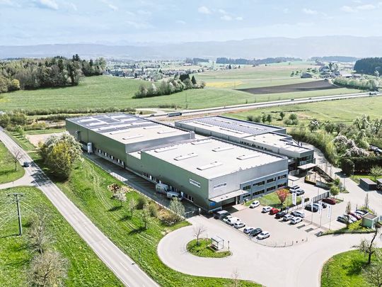 Zusätzliche 2.800 Quadratmeter stehen für die Produktion von Siloanlagen nun zur Verfügung.(Bild:  Siloanlagen Achberg)