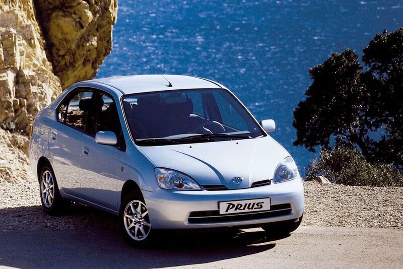 Nicht schön, aber sparsam: 1997 brachte Toyota mit dem Prius I sein erstes Hybridmodell in den Markt. (Toyota)