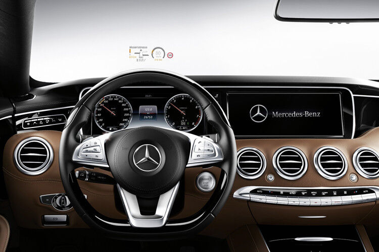 Bislang sind Head-Up-Displays vorwiegend in Autos der oberen Preisklasse zu finden. (Foto: Daimler)